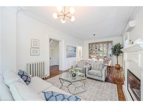 138 Dublin Street N, Guelph, ON - Indoor Photo Showing Living Room