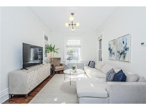 138 Dublin Street N, Guelph, ON - Indoor Photo Showing Living Room