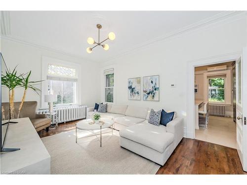 138 Dublin Street N, Guelph, ON - Indoor Photo Showing Living Room