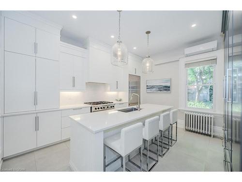 138 Dublin Street N, Guelph, ON - Indoor Photo Showing Kitchen With Upgraded Kitchen