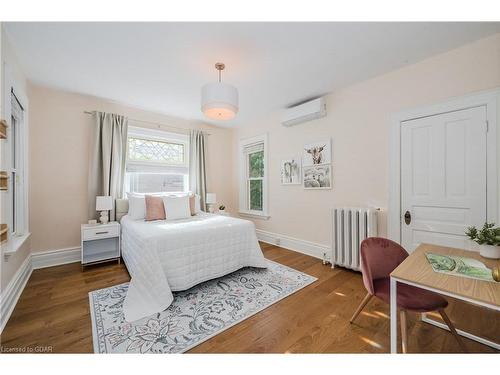 138 Dublin Street N, Guelph, ON - Indoor Photo Showing Bedroom