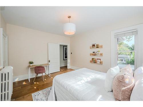 138 Dublin Street N, Guelph, ON - Indoor Photo Showing Bedroom