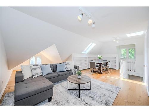 138 Dublin Street N, Guelph, ON - Indoor Photo Showing Living Room