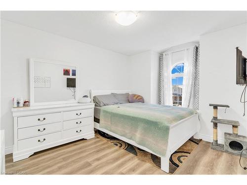 7 Drohan Drive, Guelph, ON - Indoor Photo Showing Bedroom