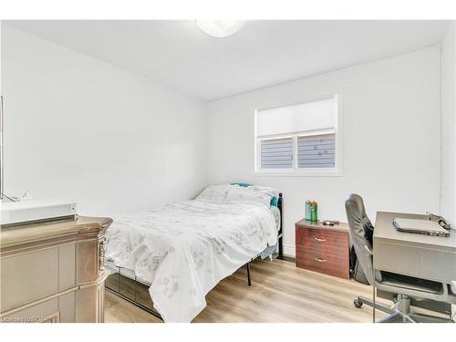 7 Drohan Drive, Guelph, ON - Indoor Photo Showing Bedroom