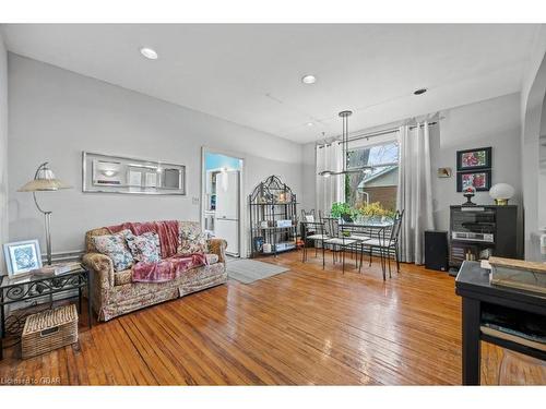 55 Edgehill Drive, Guelph, ON - Indoor Photo Showing Living Room