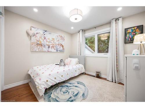 11 Mutual Street, Guelph, ON - Indoor Photo Showing Bedroom