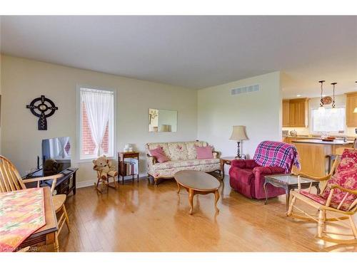 242073 Concession 2-3 Road, Grand Valley, ON - Indoor Photo Showing Living Room