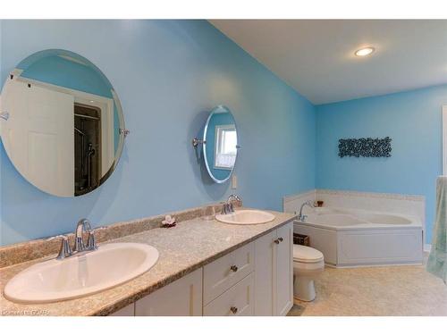 242073 Concession 2-3 Road, Grand Valley, ON - Indoor Photo Showing Bathroom