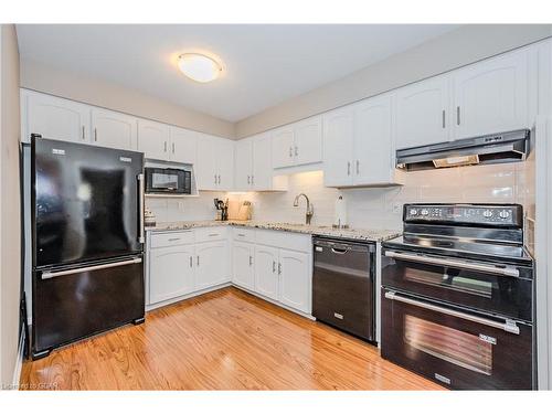 106-121 Waterloo Avenue, Guelph, ON - Indoor Photo Showing Kitchen