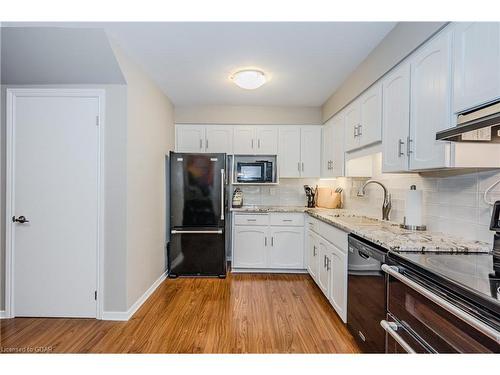 106-121 Waterloo Avenue, Guelph, ON - Indoor Photo Showing Kitchen