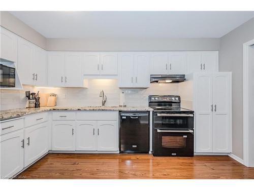 106-121 Waterloo Avenue, Guelph, ON - Indoor Photo Showing Kitchen