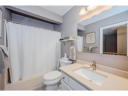 106-121 Waterloo Avenue, Guelph, ON - Indoor Photo Showing Bathroom