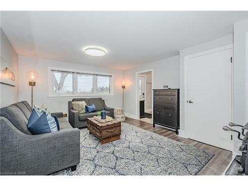 5485 Highway 6 N, Guelph, ON - Indoor Photo Showing Living Room