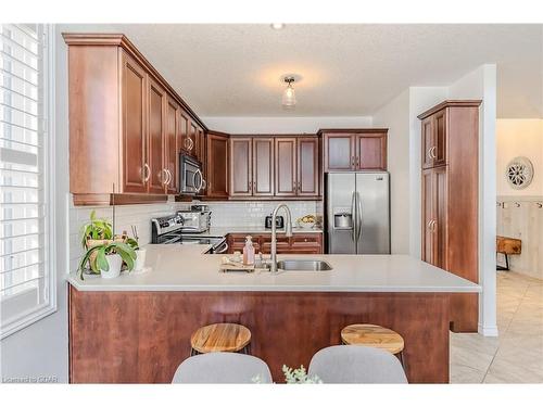 30 Geddes Crescent, Guelph, ON - Indoor Photo Showing Kitchen With Double Sink