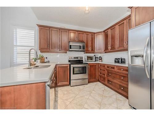 30 Geddes Crescent, Guelph, ON - Indoor Photo Showing Kitchen With Double Sink