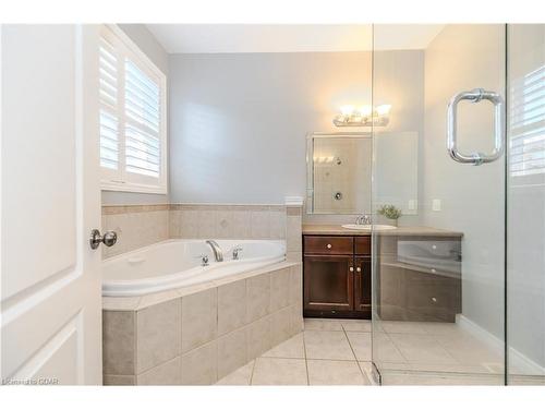 30 Geddes Crescent, Guelph, ON - Indoor Photo Showing Bathroom