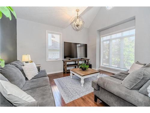 30 Geddes Crescent, Guelph, ON - Indoor Photo Showing Living Room