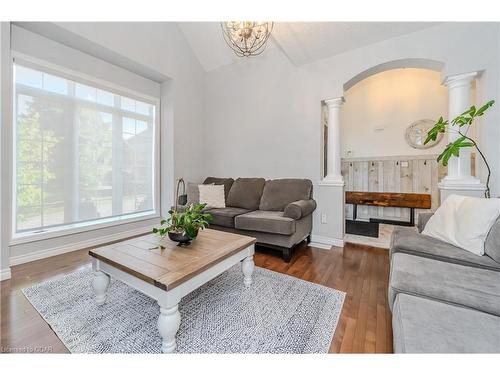 30 Geddes Crescent, Guelph, ON - Indoor Photo Showing Living Room