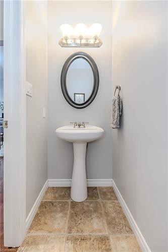 30 Geddes Crescent, Guelph, ON - Indoor Photo Showing Bathroom