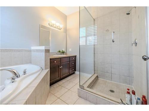 30 Geddes Crescent, Guelph, ON - Indoor Photo Showing Bathroom