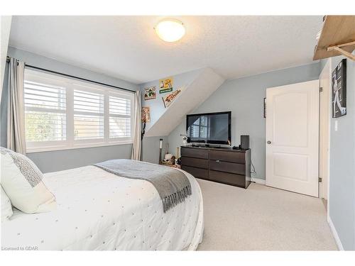 30 Geddes Crescent, Guelph, ON - Indoor Photo Showing Bedroom