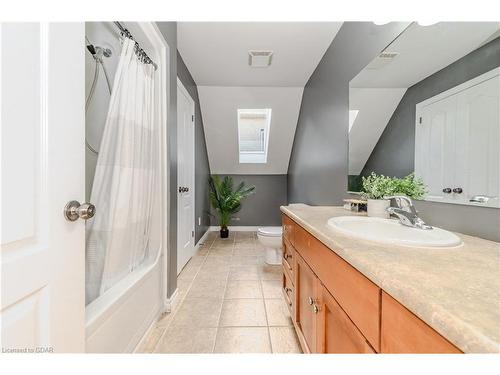 30 Geddes Crescent, Guelph, ON - Indoor Photo Showing Bathroom