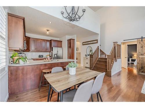 30 Geddes Crescent, Guelph, ON - Indoor Photo Showing Dining Room