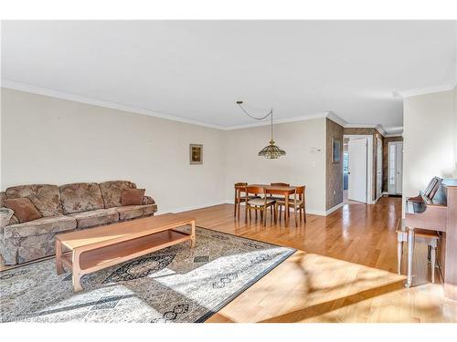 35 Arbordale Walk, Guelph, ON - Indoor Photo Showing Living Room