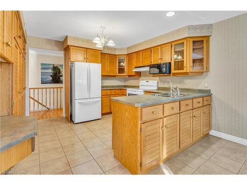 35 Arbordale Walk, Guelph, ON - Indoor Photo Showing Kitchen With Double Sink