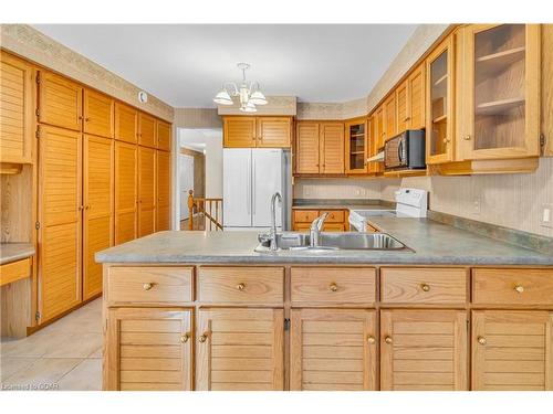 35 Arbordale Walk, Guelph, ON - Indoor Photo Showing Kitchen