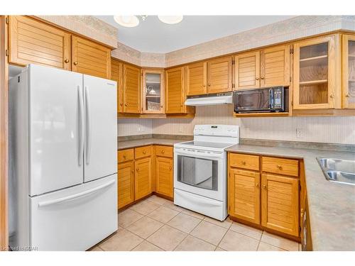 35 Arbordale Walk, Guelph, ON - Indoor Photo Showing Kitchen With Double Sink