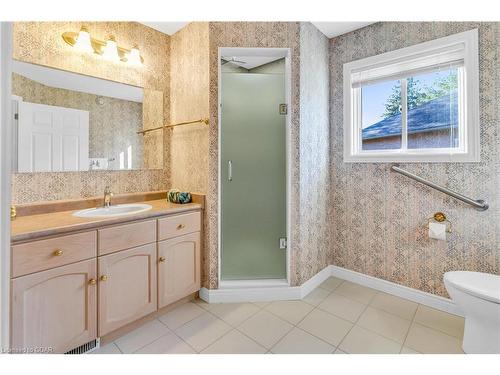 35 Arbordale Walk, Guelph, ON - Indoor Photo Showing Bathroom