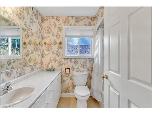 35 Arbordale Walk, Guelph, ON - Indoor Photo Showing Bathroom