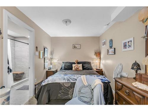 84 Wilton Rd Road, Guelph, ON - Indoor Photo Showing Bedroom