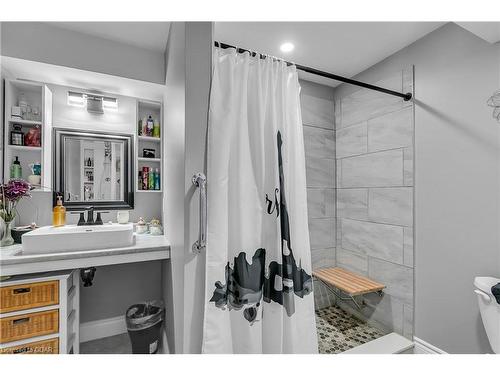 84 Wilton Rd Road, Guelph, ON - Indoor Photo Showing Bathroom