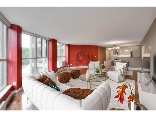 404-24 Marilyn Drive, Guelph, ON - Indoor Photo Showing Living Room