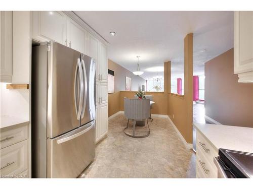 404-24 Marilyn Drive, Guelph, ON - Indoor Photo Showing Kitchen