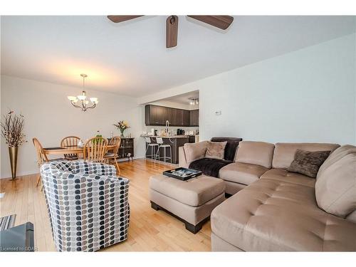 39-31 Schroder Crescent, Guelph, ON - Indoor Photo Showing Living Room