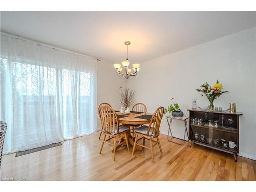 39-31 Schroder Crescent, Guelph, ON - Indoor Photo Showing Dining Room