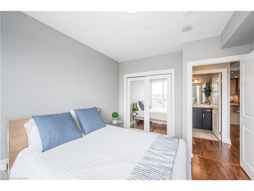 901-150 Wellington Street E, Guelph, ON - Indoor Photo Showing Bedroom