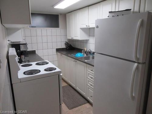 B-343 Speedvale Avenue E, Guelph, ON - Indoor Photo Showing Kitchen