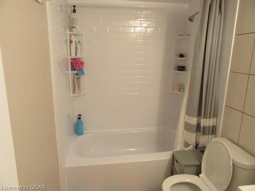 B-343 Speedvale Avenue E, Guelph, ON - Indoor Photo Showing Bathroom