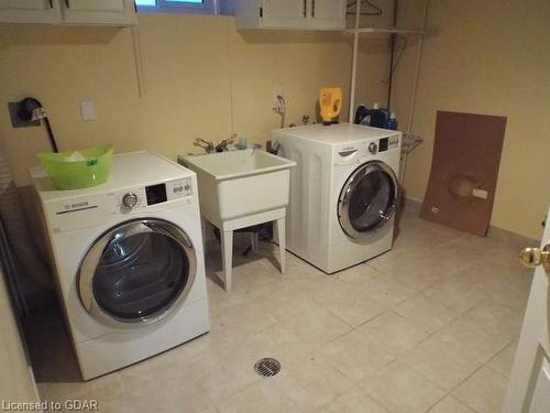 B-343 Speedvale Avenue E, Guelph, ON - Indoor Photo Showing Laundry Room