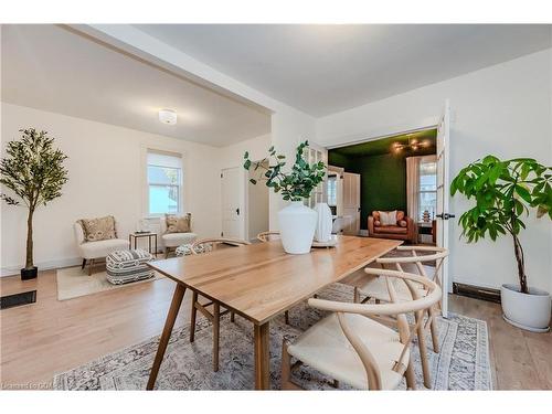 147 Fisher Mills Road, Cambridge, ON - Indoor Photo Showing Living Room