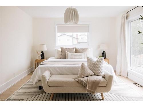 147 Fisher Mills Road, Cambridge, ON - Indoor Photo Showing Bedroom