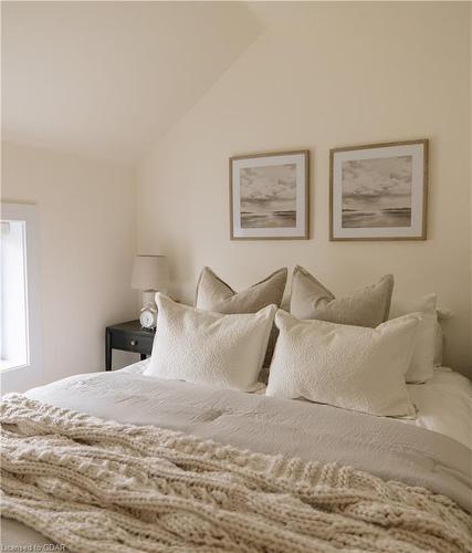 147 Fisher Mills Road, Cambridge, ON - Indoor Photo Showing Bedroom