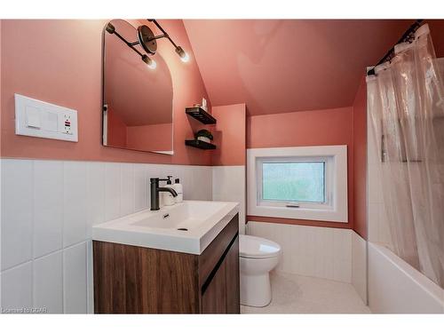 147 Fisher Mills Road, Cambridge, ON - Indoor Photo Showing Bathroom