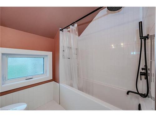 147 Fisher Mills Road, Cambridge, ON - Indoor Photo Showing Bathroom