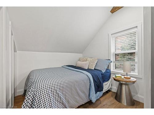 11 Mansion Street, Kitchener, ON - Indoor Photo Showing Bedroom